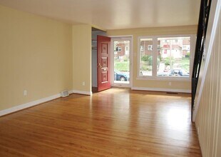 5411 Houghton Pl in Philadelphia, PA - Building Photo - Building Photo