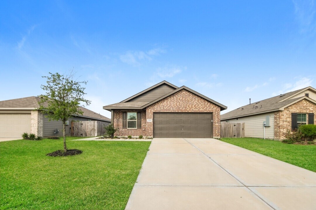 17599 Longwood Trce Ln in New Caney, TX - Building Photo