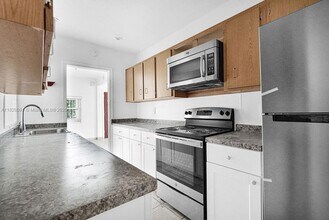 1400 NE 173rd St in North Miami Beach, FL - Building Photo - Building Photo