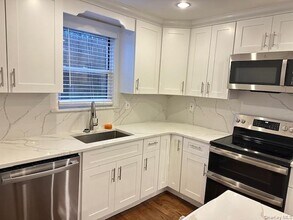 23 West Dr in Port Washington, NY - Building Photo - Building Photo