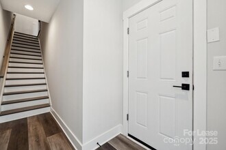 2132 Electric Ln in Charlotte, NC - Foto de edificio - Building Photo