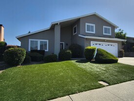 1973 Redwood Rd in Hercules, CA - Building Photo
