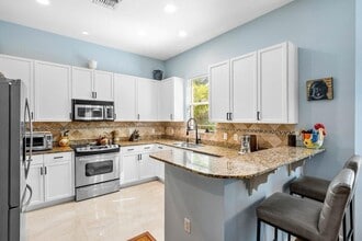 1875 Highland Grove Dr in Delray Beach, FL - Foto de edificio - Building Photo