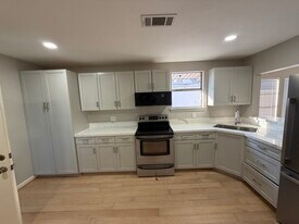 1554 Scharpe St in Houston, TX - Building Photo