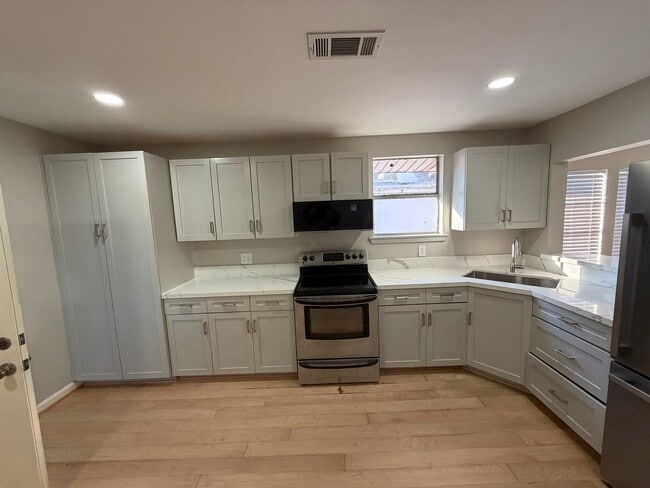 property at 1554 Scharpe St