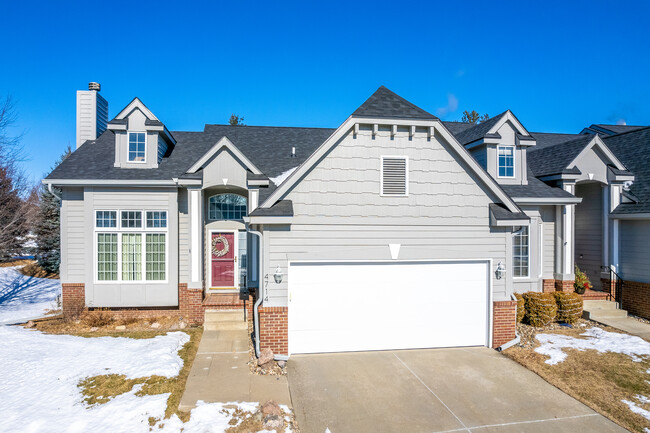 Crystal Creek II Townhomes in Urbandale, IA - Foto de edificio - Building Photo