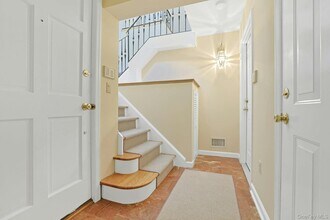 99 New Hempstead Rd in New City, NY - Building Photo - Building Photo