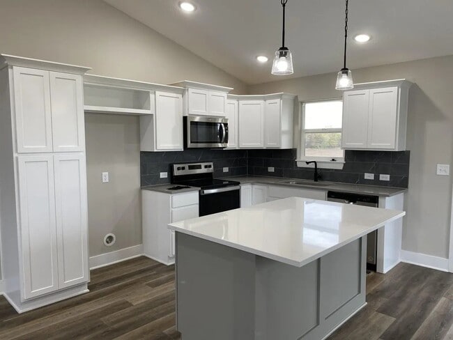 8625 E Cherrywood Ct in Bel Aire, KS - Building Photo - Building Photo