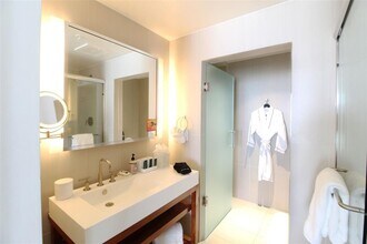 3101 Bayshore Dr, Unit 1804 in Fort Lauderdale, FL - Foto de edificio - Building Photo