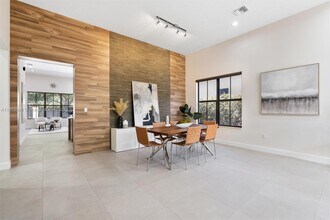 3974 NW 82nd Dr in Pembroke Pines, FL - Foto de edificio - Building Photo