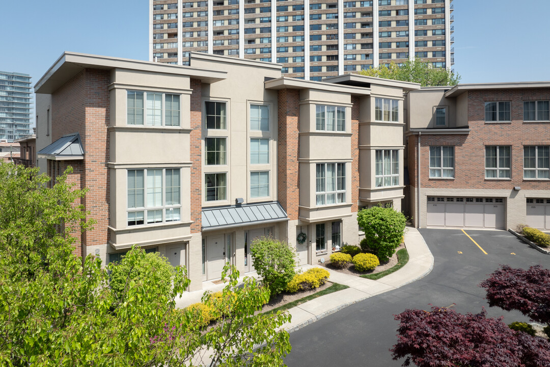 Palisades Pointe in Cliffside Park, NJ - Building Photo