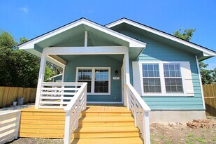 707 S Olive St in San Antonio, TX - Building Photo