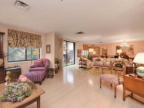 123 Middle Neck Rd in Great Neck, NY - Building Photo - Building Photo