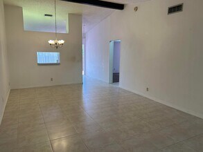 4864 Sable Pine Cir, Unit B in West Palm Beach, FL - Building Photo - Building Photo