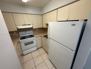 5746 W 26th Ave-Unit -5746 in Hialeah, FL - Foto de edificio - Building Photo