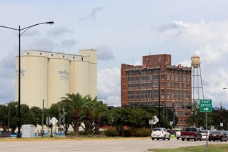 702 Venice St in Sugar Land, TX - Building Photo - Building Photo