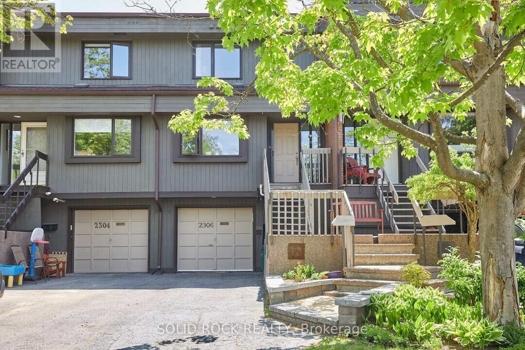 2306 Walsh Ave in Ottawa, ON - Building Photo