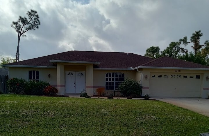 9148 Henry Rd in Ft. Myers, FL - Building Photo