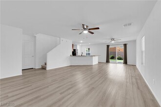 9734 Cluny Ave in Las Vegas, NV - Foto de edificio - Building Photo