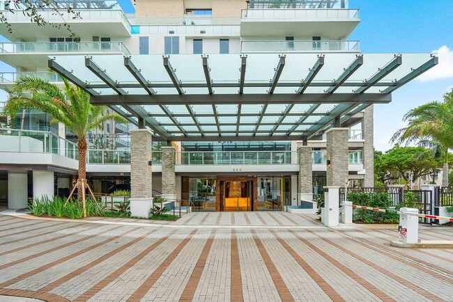 220 SE Mizner Blvd in Boca Raton, FL - Building Photo - Building Photo