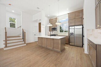 2121 A Hoskins Dr in Houston, TX - Foto de edificio - Building Photo