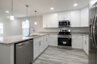 Cedar Creek Estates in Jacksonville, FL - Building Photo