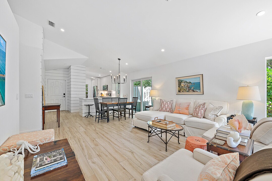 15 Commodore Pl in Palm Beach Gardens, FL - Building Photo