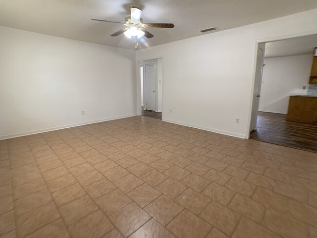 707 N Lane Wells Dr in Longview, TX - Building Photo - Building Photo