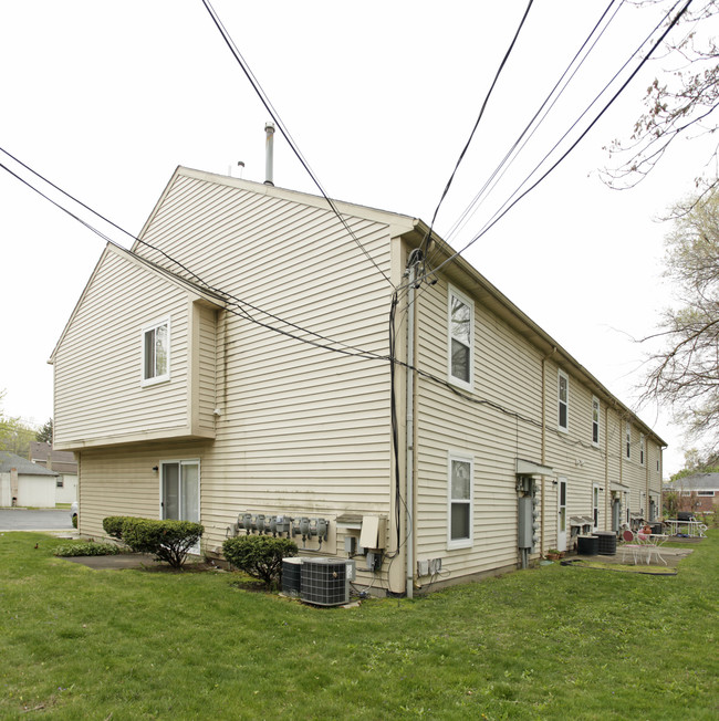 Skylane Apartments in Clawson, MI - Building Photo - Building Photo