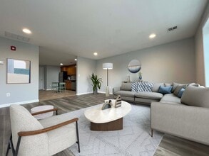 The Village Green at Annandale in Annandale, NJ - Foto de edificio - Building Photo