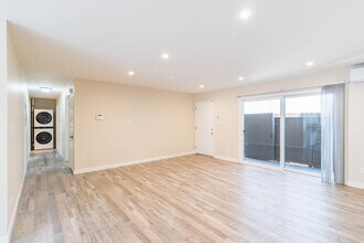 2102 Mathews Ave, Unit B in Redondo Beach, CA - Foto de edificio - Building Photo