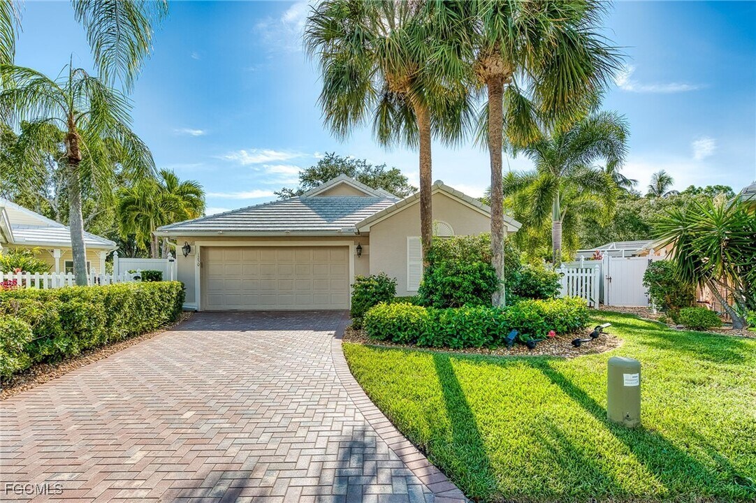1250 Silverstrand Dr in Naples, FL - Building Photo