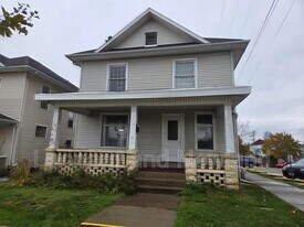 1111 Steubenville Ave in Cambridge, OH - Building Photo