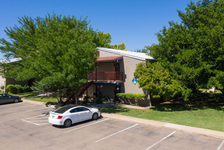 Deerfield Village Apartments in Lubbock, TX - Foto de edificio - Building Photo