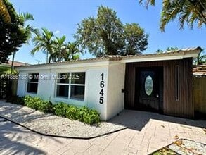 1645 NE 175th St in North Miami Beach, FL - Building Photo - Building Photo