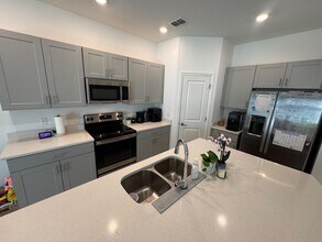 4870 Revolutionary Wy in St. Cloud, FL - Building Photo - Building Photo