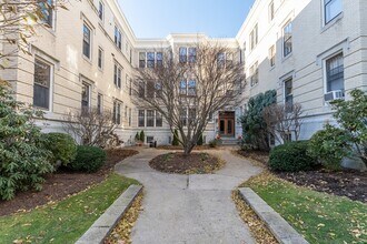 32 Kilsyth Rd in Brookline, MA - Building Photo - Building Photo