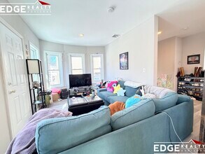 66 Quint Ave in Boston, MA - Foto de edificio - Building Photo