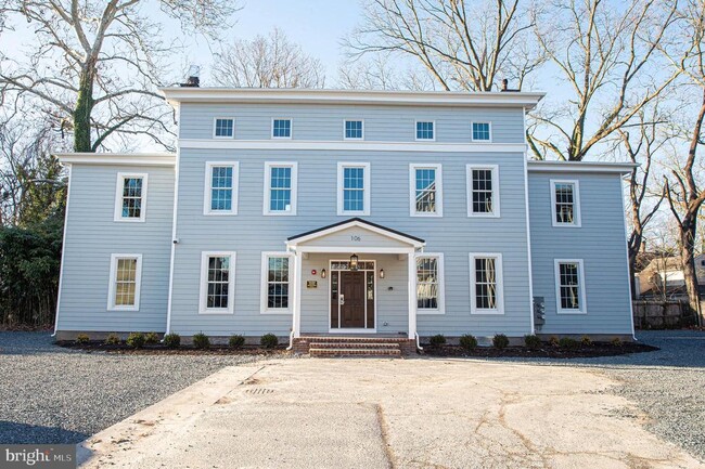 106 Colonial Ct