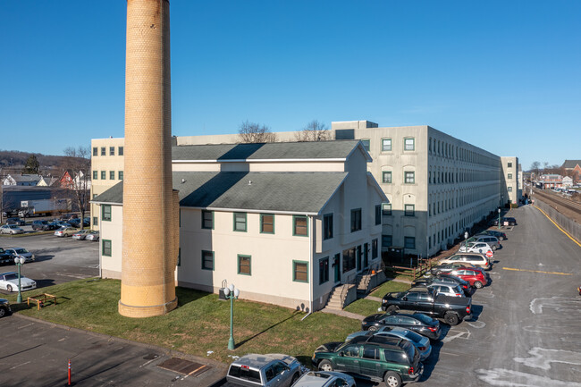 Judd Square in Wallingford, CT - Foto de edificio - Building Photo