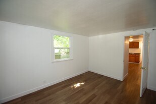 421 W Main St in Williamsburg, OH - Building Photo