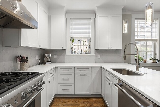 119 Highland Ave, Unit B in Somerville, MA - Building Photo - Building Photo