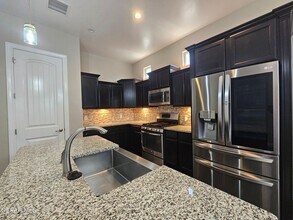 545 Oilfield Dr in Horizon City, TX - Building Photo - Building Photo