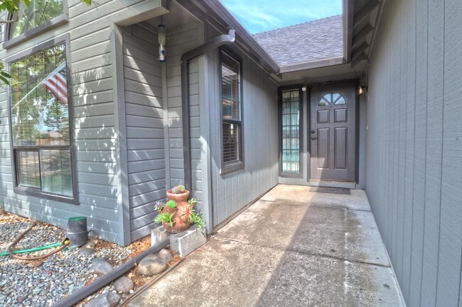 2311 Perri Pl in Medford, OR - Building Photo - Building Photo