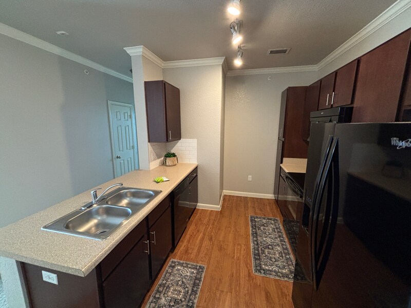 1811 Medical Pkwy in San Marcos, TX - Building Photo