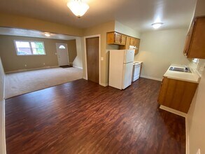 122 Karen Way in Weirton, WV - Foto de edificio - Building Photo