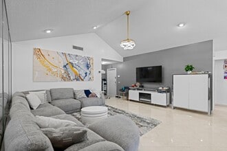 2330 Dover in Weston, FL - Building Photo - Building Photo
