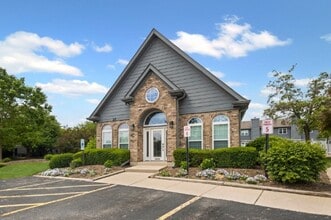11 Foxcroft Rd, Unit 11-131 in Naperville, IL - Building Photo - Building Photo