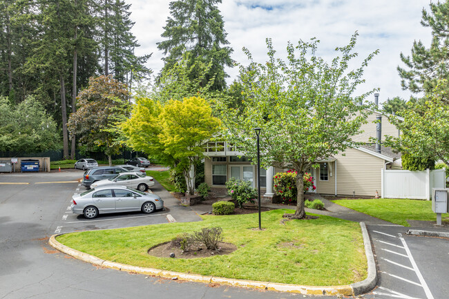 Forest Lane Condominiums in Federal Way, WA - Foto de edificio - Building Photo