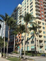 2000 N Bayshore Dr in Miami, FL - Building Photo